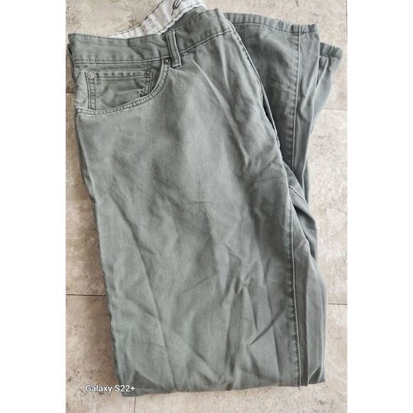 P32  Eddie Bauer Legandwash Sage green twill pants - Picture 1 of 7